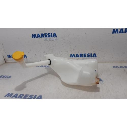 Renault - Grand Scenic - Front windscreen washer reservoir
