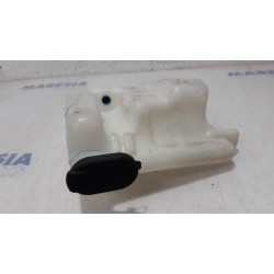 Renault - Twingo - Front windscreen washer reservoir