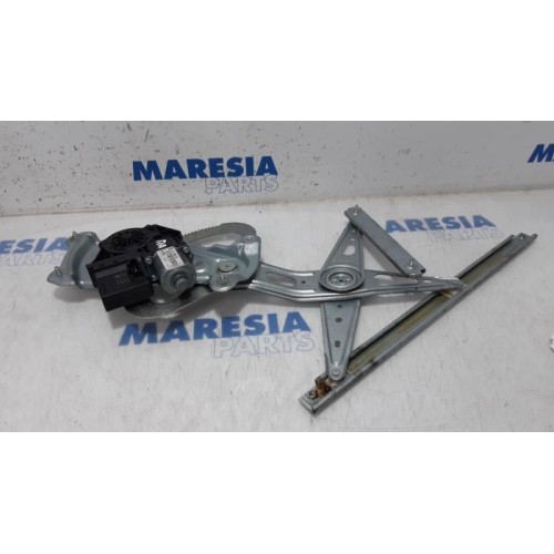 Renault - Grand Scenic - Rear door window mechanism 4-door, right