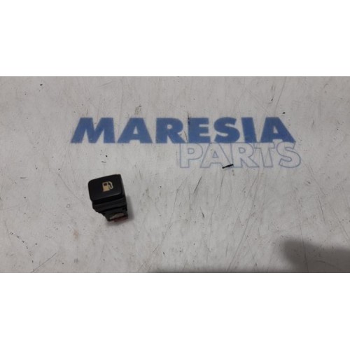 Citroen - C4 Grand Picasso - Tank cap cover switch