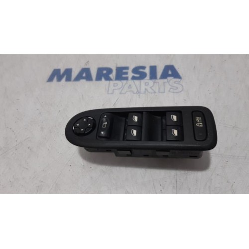 Peugeot - 308 - Multi-functional window switch