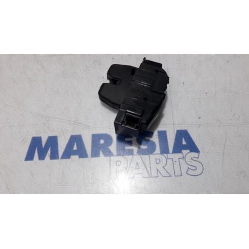 Peugeot - 308 - Tailgate lock mechanism