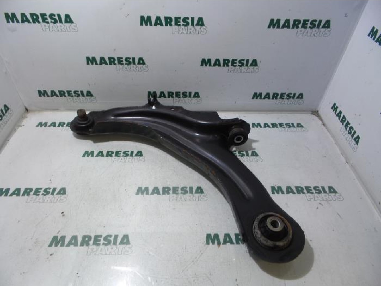 Renault - Megane - Front lower wishbone, left