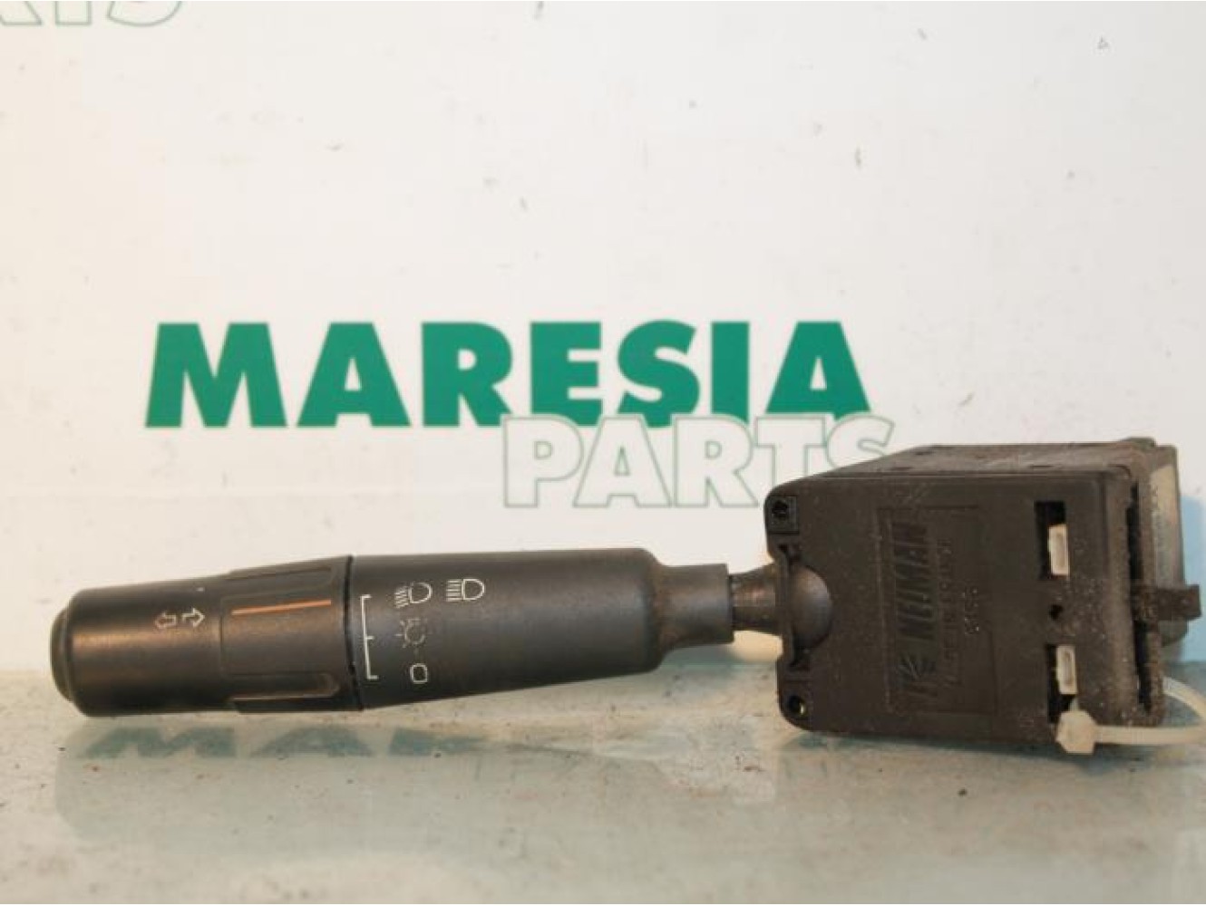 Peugeot - 106 - Indicator switch