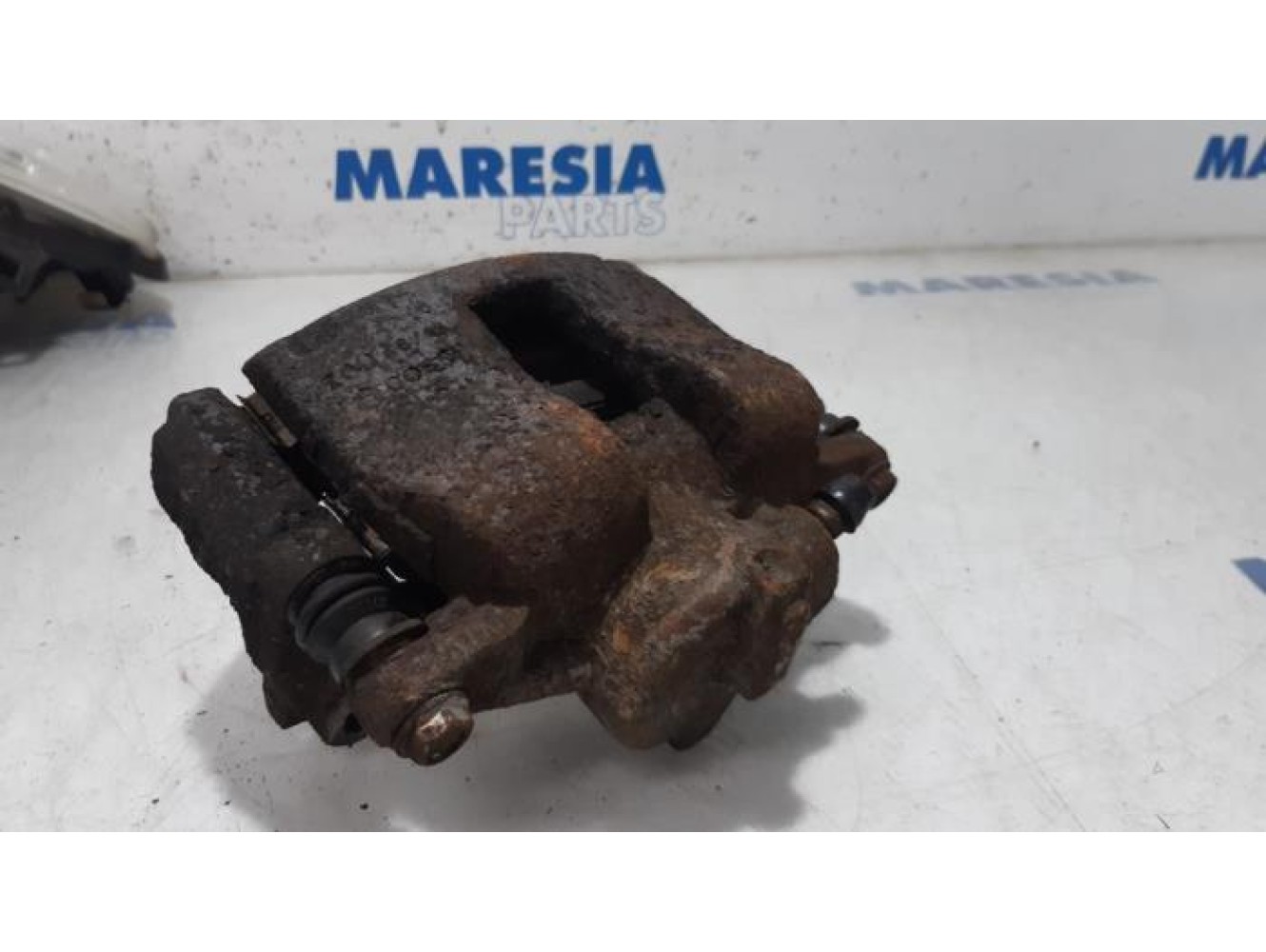 Peugeot - Boxer - Bremszange rechts hinten