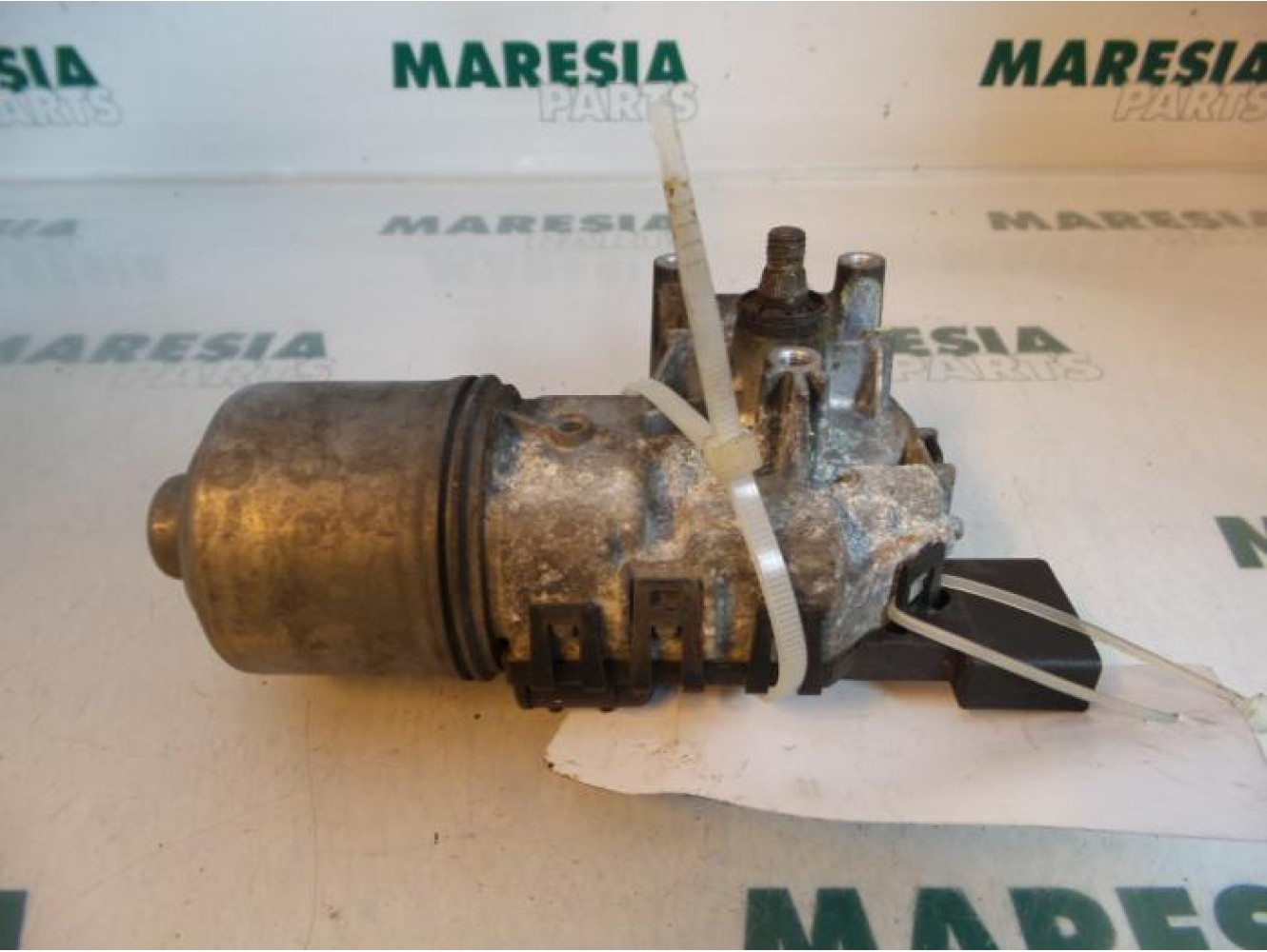 Alfa Romeo - GT - Front wiper motor