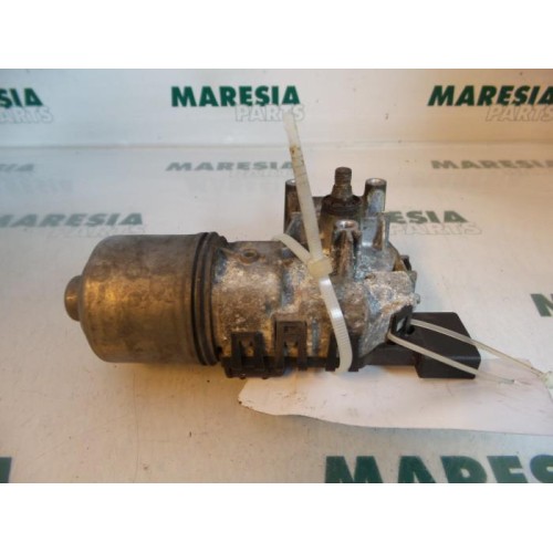 Alfa Romeo - GT - Front wiper motor
