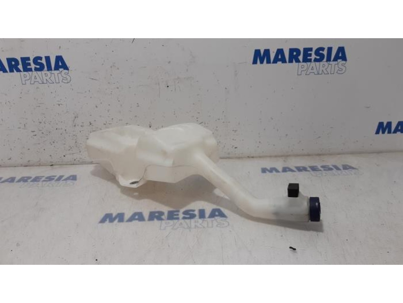 Fiat - 500 - Front windscreen washer reservoir