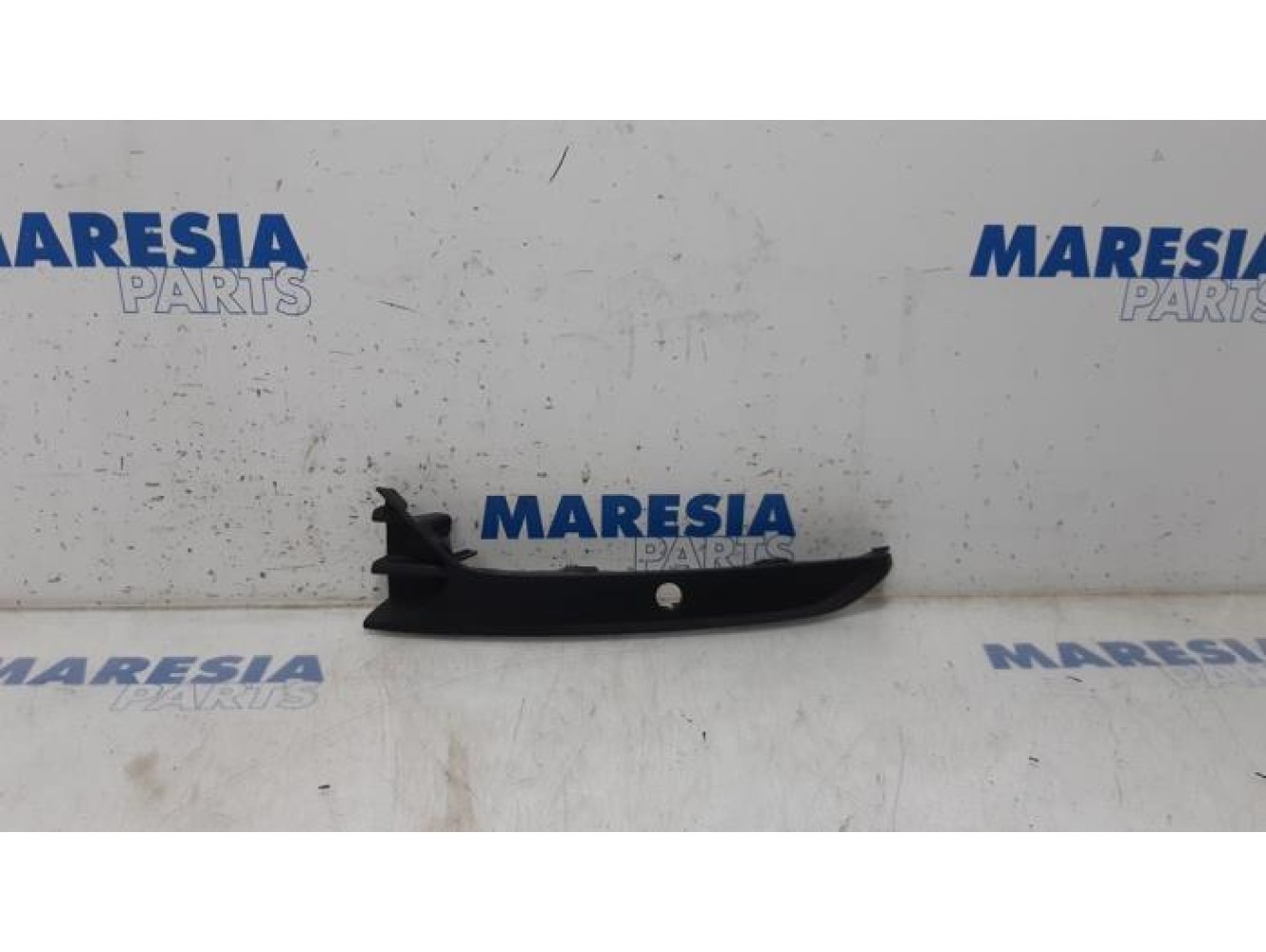 Renault - Clio - Front bumper strip, left