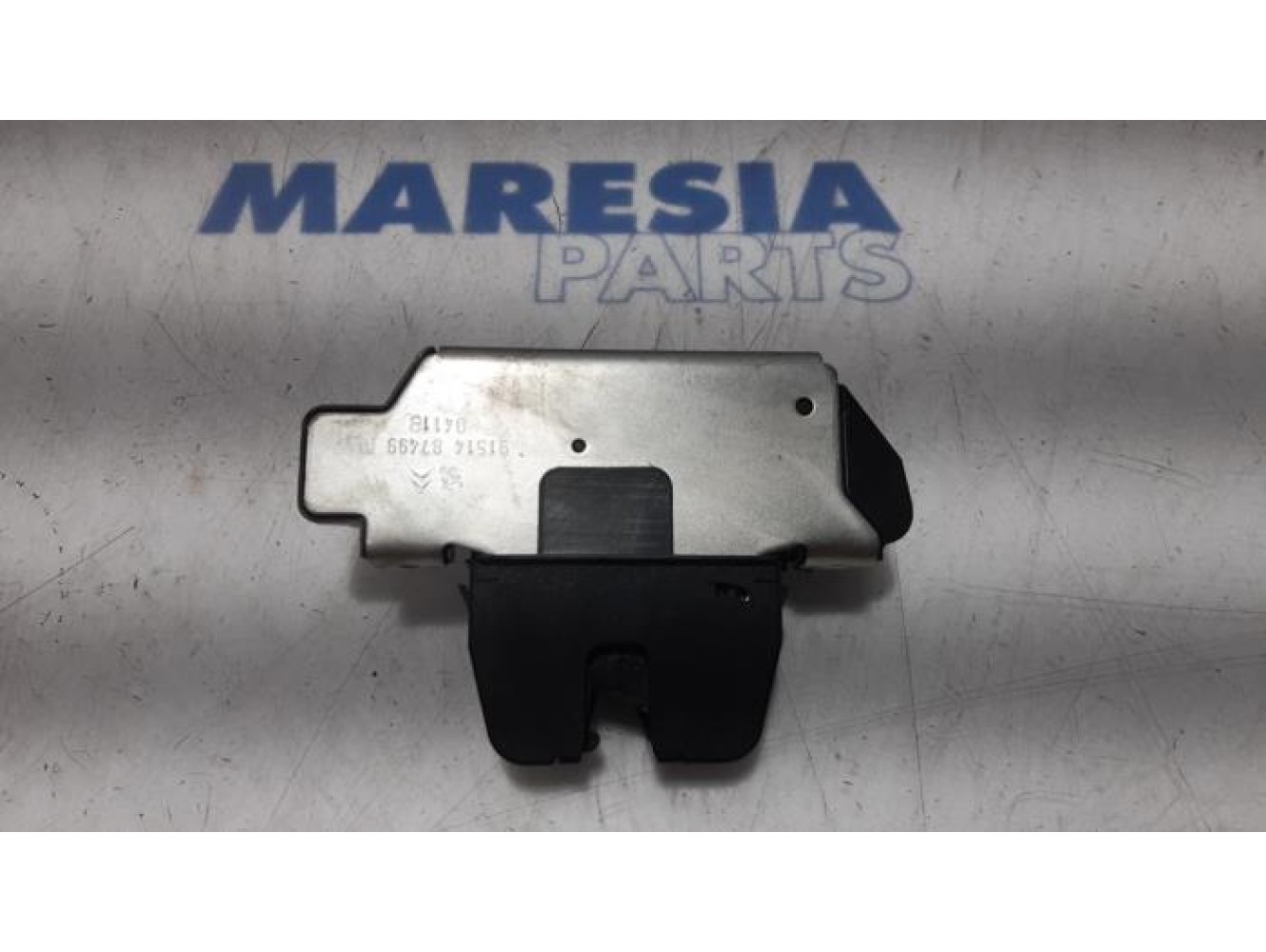Citroen - DS3 - Tailgate lock mechanism