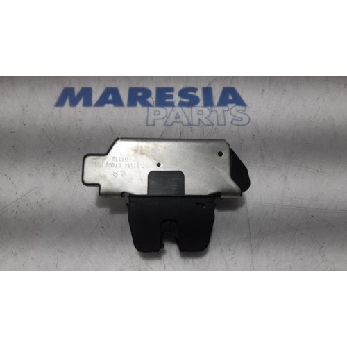 Citroen - DS3 - Tailgate lock mechanism