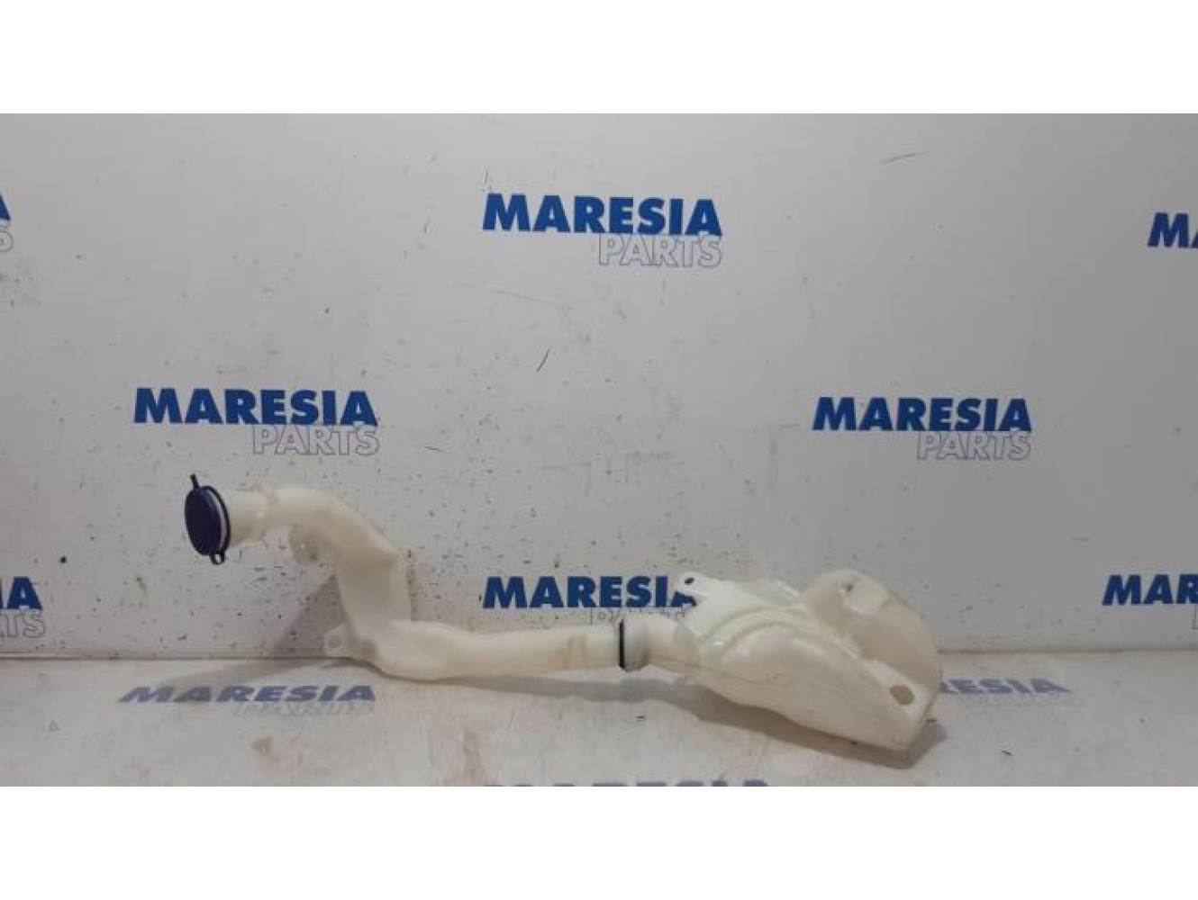 Citroen - DS3 - Front windscreen washer reservoir