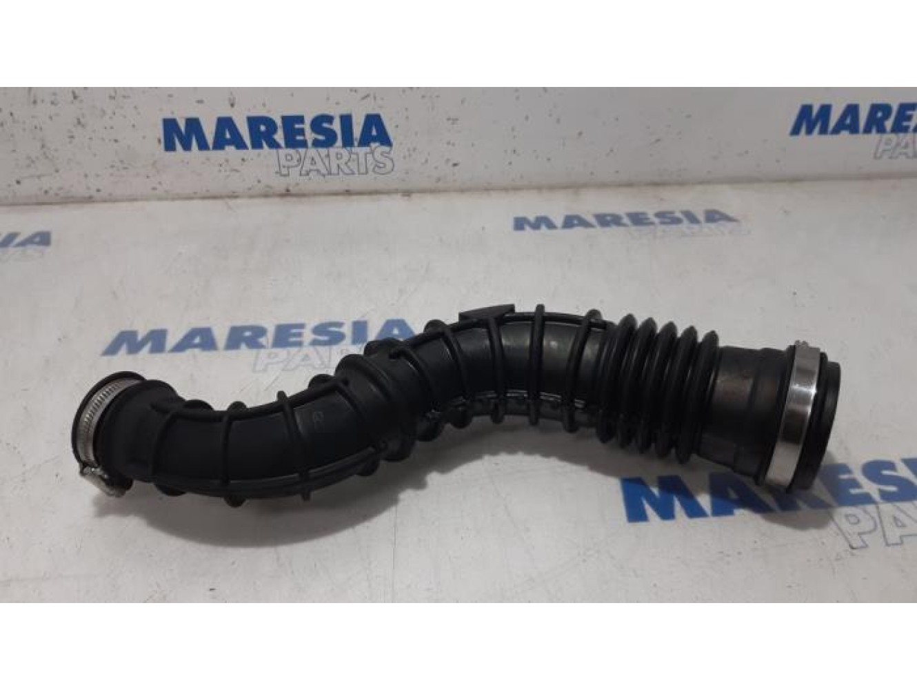 Renault - Clio - Intercooler hose