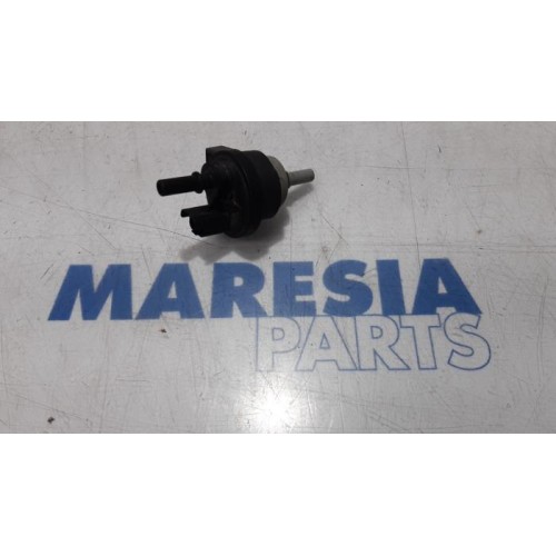 Renault - Clio - Vacuum valve