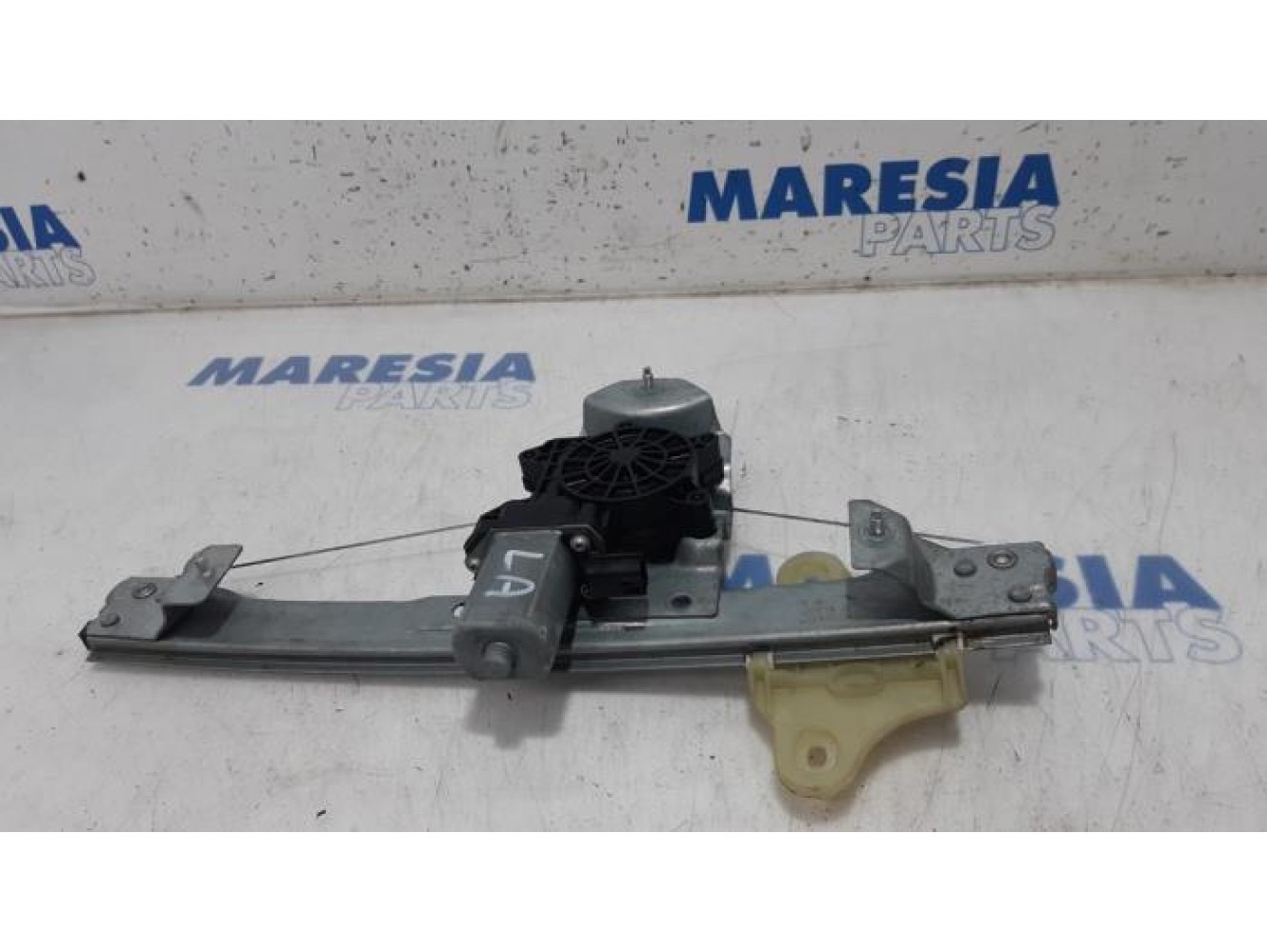 Renault - Clio - Rear door window mechanism 4-door, left