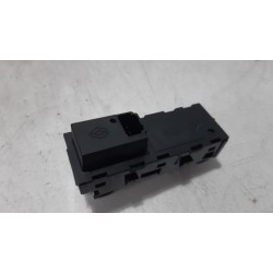 Renault - Clio - Panneau de commandes navigation