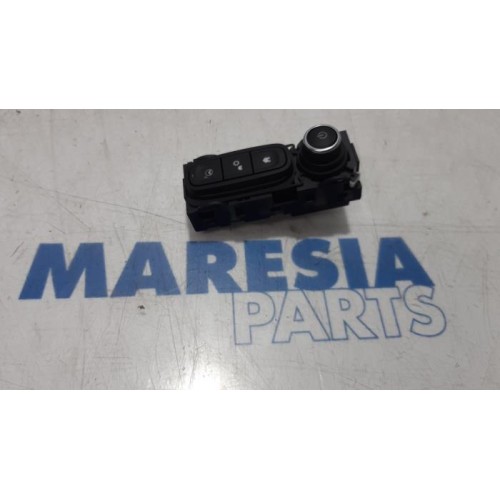 Renault - Clio - Panneau de commandes navigation