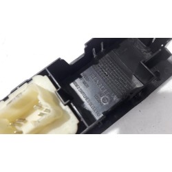 Renault - Clio - Multi-functional window switch