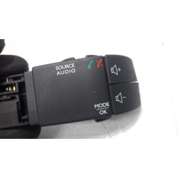 Renault - Clio - Steering wheel mounted radio control