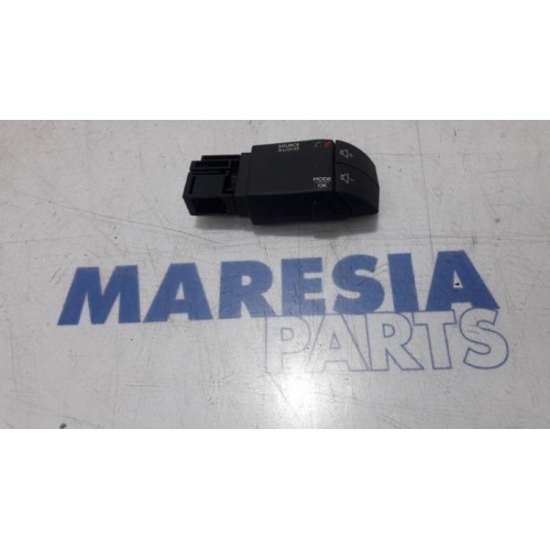 Renault - Clio - Steering wheel mounted radio control