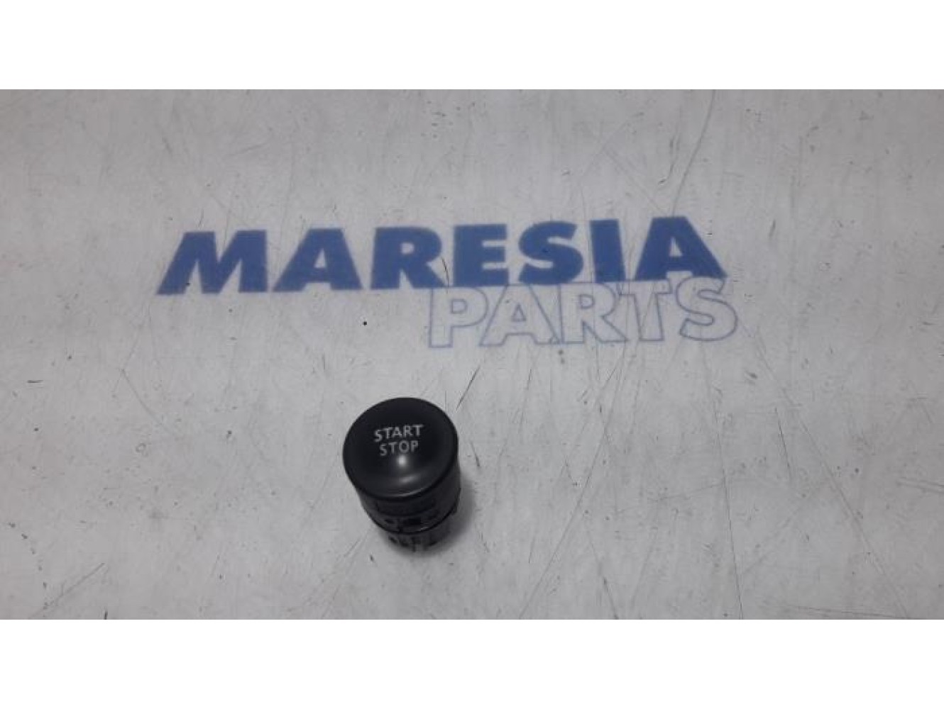 Renault - Clio - Start/stop switch