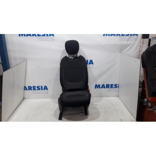 Renault - Captur - Seat, right