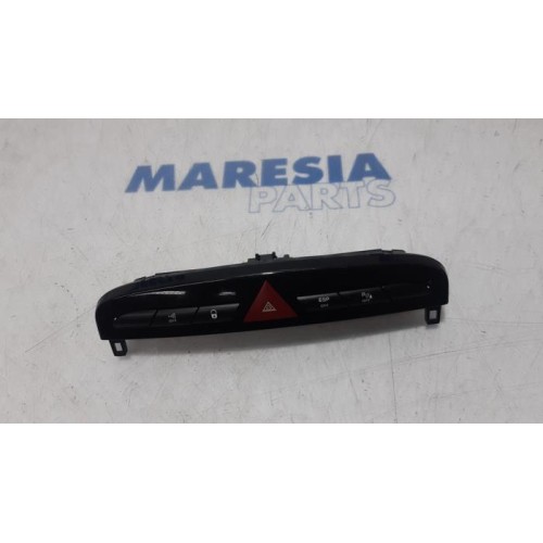 Peugeot - 308 - Panic lighting switch