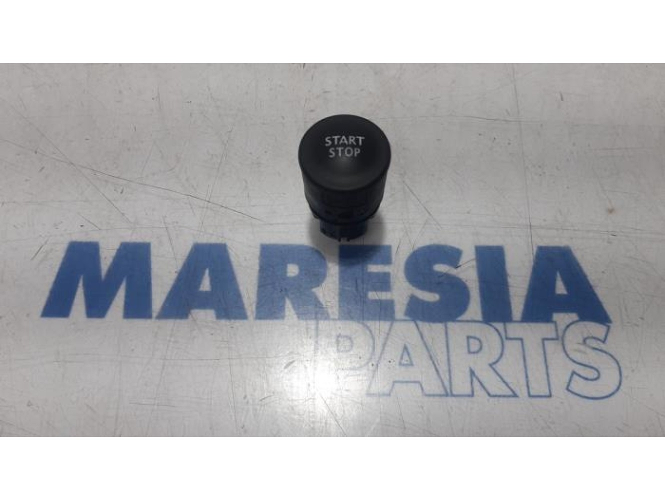 Renault - Captur - Start/stop switch
