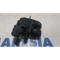 Renault - Captur - Tailgate lock mechanism