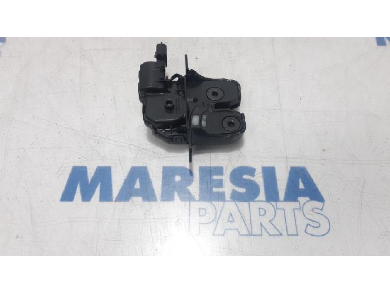 Renault - Captur - Tailgate lock mechanism