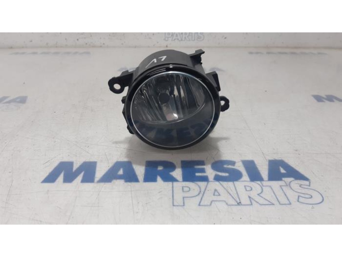 Renault - Captur - Fog light, front left