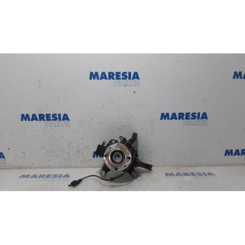 Renault - Captur - Knuckle, front right