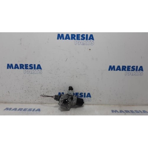 Renault - Captur - Front wiper motor