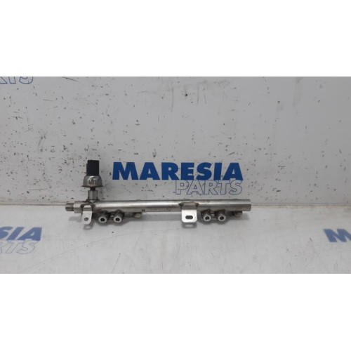 Renault - Megane Scenic - Fuel injector nozzle