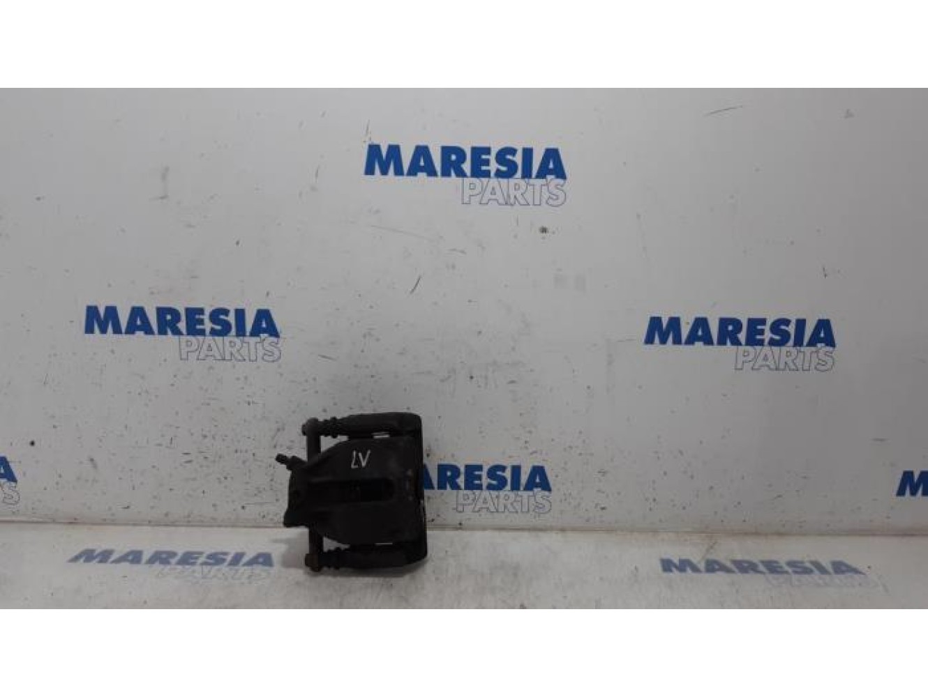 Renault - Clio - Front brake calliper, left
