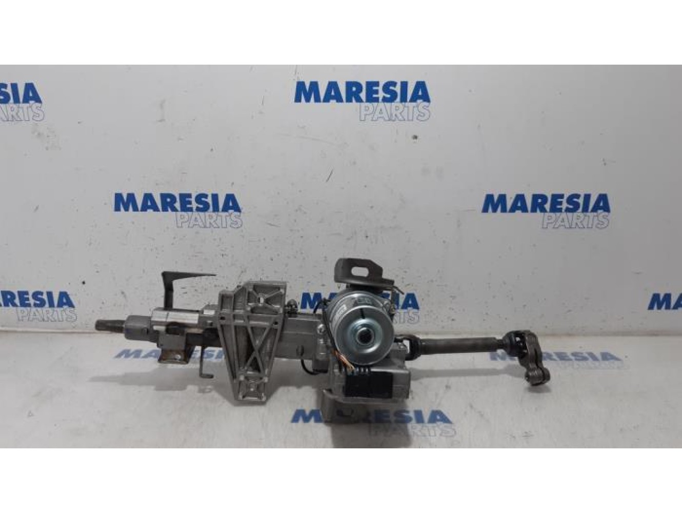 Renault - Clio - Steering column housing