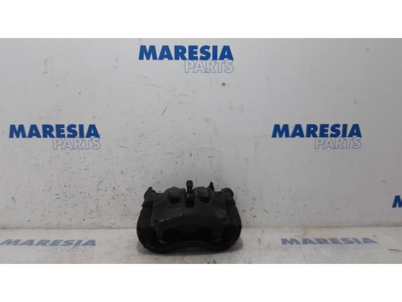 Renault - Master - Front brake calliper, left