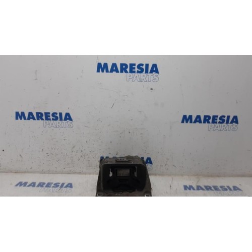 Renault - Master - Engine mount