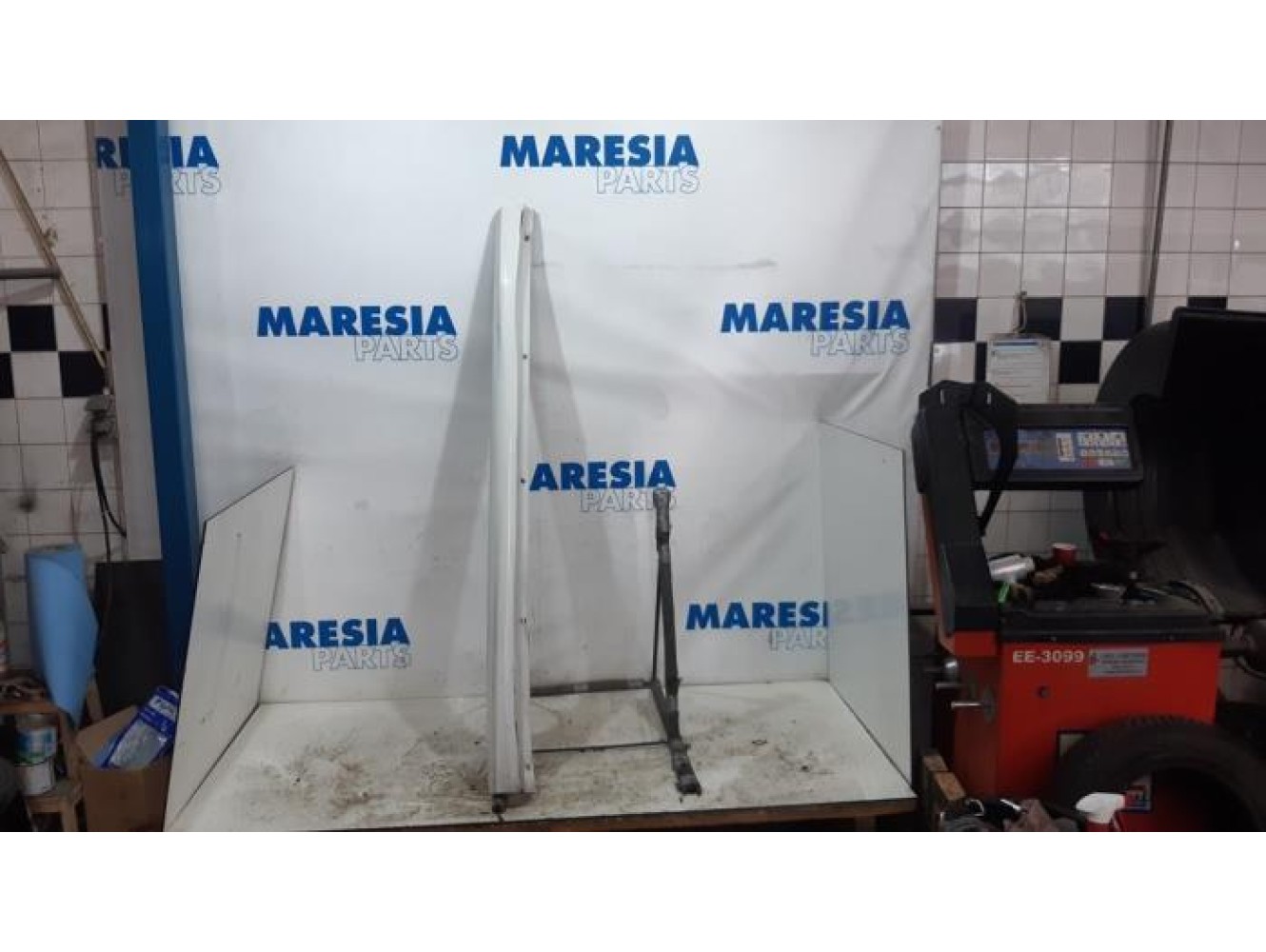 Fiat - Punto - Side skirt, left