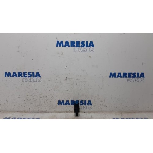 Renault - Master - Windscreen washer pump