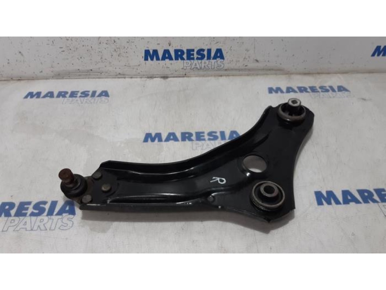 Renault - Megane - Front lower wishbone, right