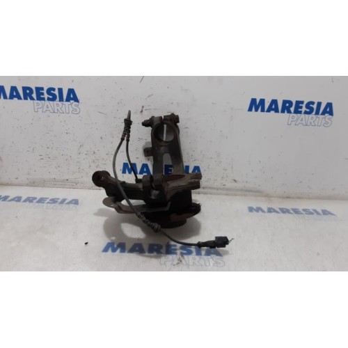 Renault - Megane - Fusee links-voor