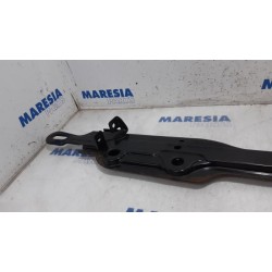 Renault - Megane - Radiator bar