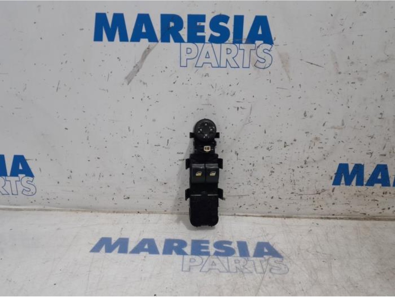 Peugeot - 207 - Multi-functional window switch