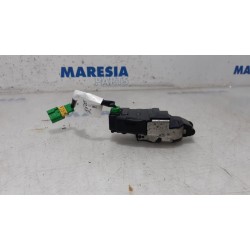 Peugeot - 207 - Tailgate lock mechanism