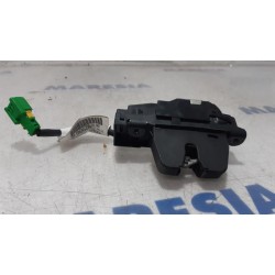Peugeot - 207 - Tailgate lock mechanism