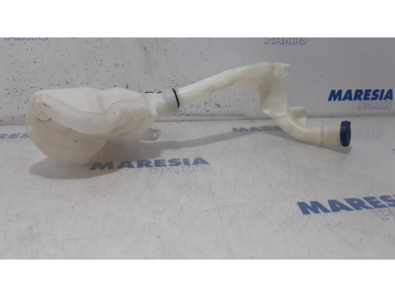 Peugeot - 207 - Front windscreen washer reservoir
