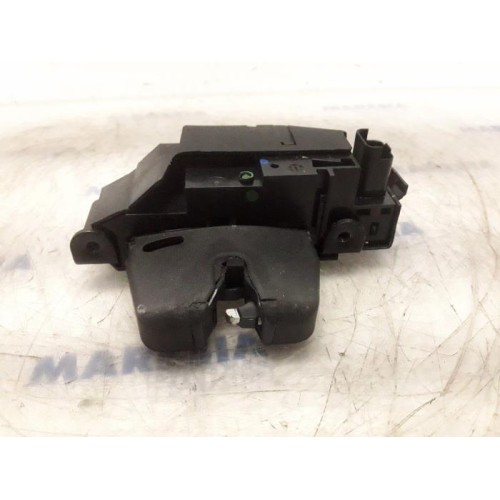 Peugeot - 308 - Tailgate lock mechanism