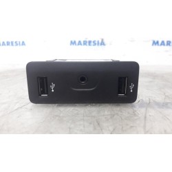 Renault - Megane - AUX / USB connection