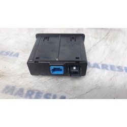 Renault - Megane - AUX / USB connection